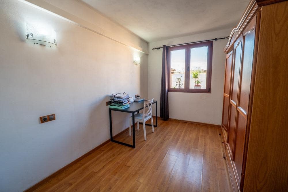 4 bedroom Townhouse for rent in Ses Salines with pool - € 1,500 (Ref: 9648197)