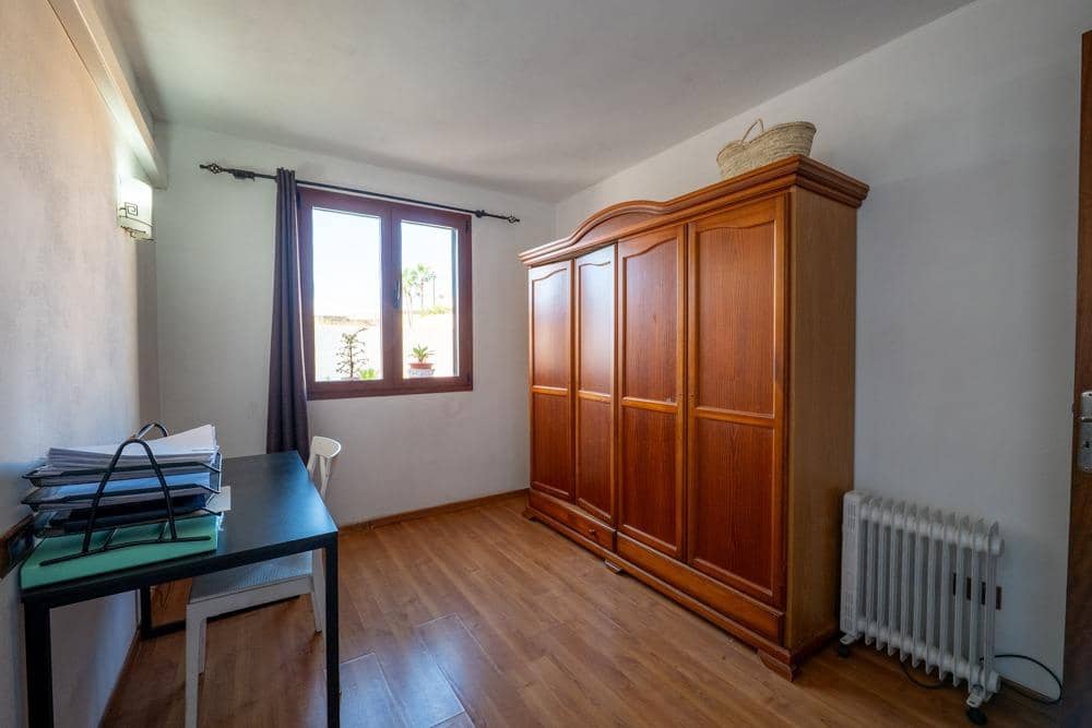 4 bedroom Townhouse for rent in Ses Salines with pool - € 1,500 (Ref: 9648197)