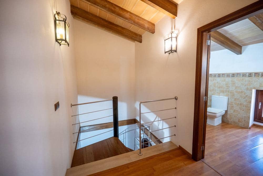 4 bedroom Townhouse for rent in Ses Salines with pool - € 1,500 (Ref: 9648197)