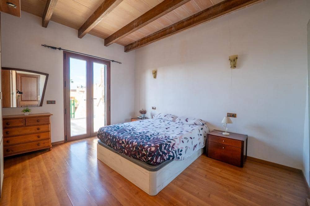 4 bedroom Townhouse for rent in Ses Salines with pool - € 1,500 (Ref: 9648197)