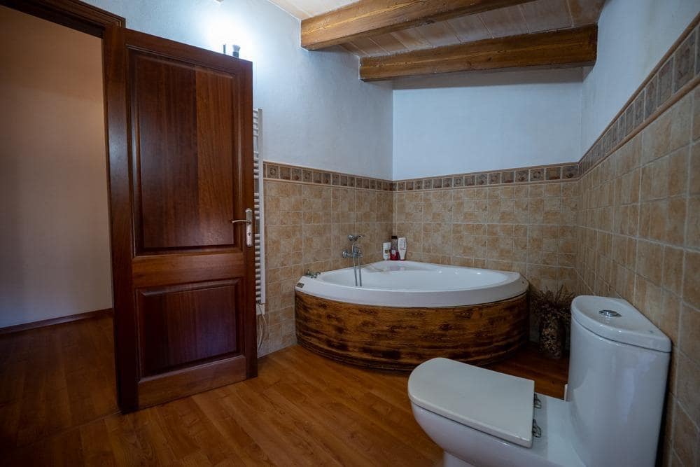 4 bedroom Townhouse for rent in Ses Salines with pool - € 1,500 (Ref: 9648197)