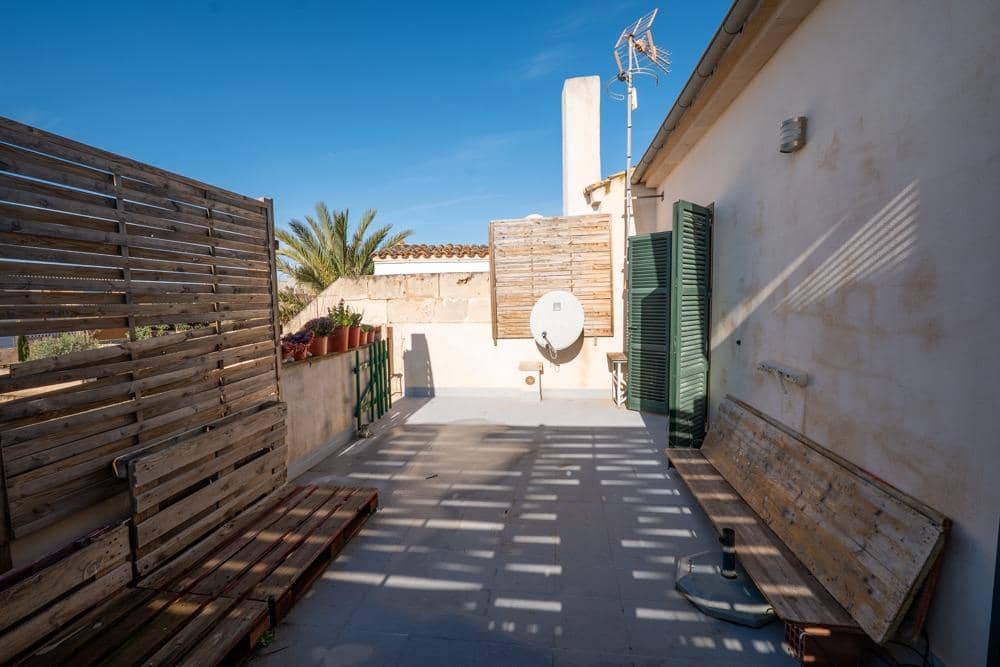 4 bedroom Townhouse for rent in Ses Salines with pool - € 1,500 (Ref: 9648197)