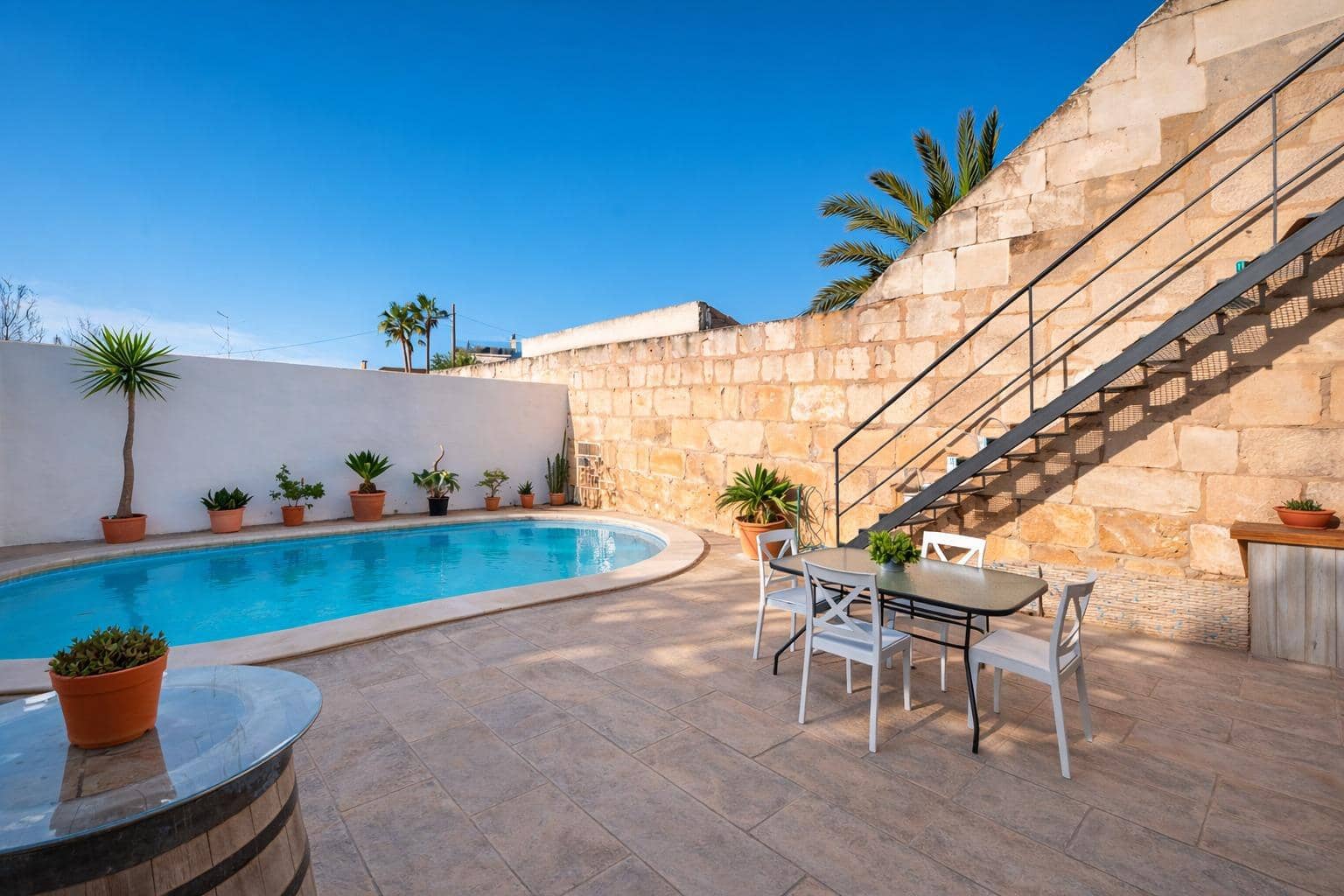 4 bedroom Townhouse for rent in Ses Salines with pool - € 1,500 (Ref: 9648197)