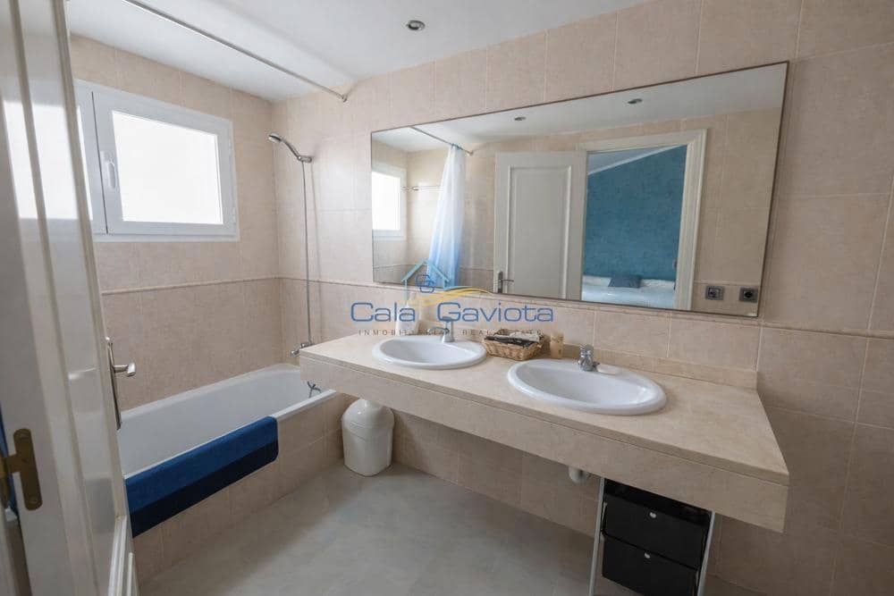 3 slaapkamer Rijtjeshuis te koop in Ses Salines met garage - € 680.000 (Ref: 9677522)