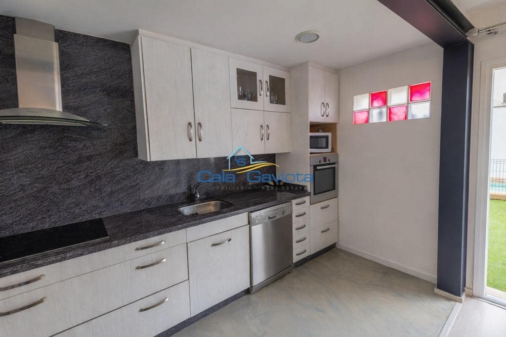 3 slaapkamer Rijtjeshuis te koop in Ses Salines met garage - € 680.000 (Ref: 9677522)