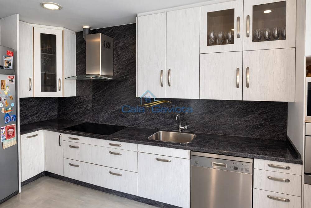 3 slaapkamer Rijtjeshuis te koop in Ses Salines met garage - € 680.000 (Ref: 9677522)