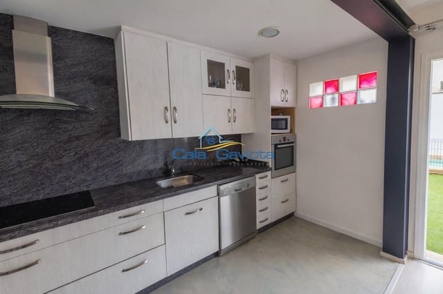 3 slaapkamer Rijtjeshuis te koop in Ses Salines met garage - € 680.000 (Ref: 9677522)