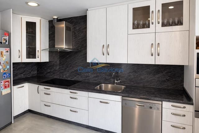 3 slaapkamer Rijtjeshuis te koop in Ses Salines met garage - € 680.000 (Ref: 9677522)