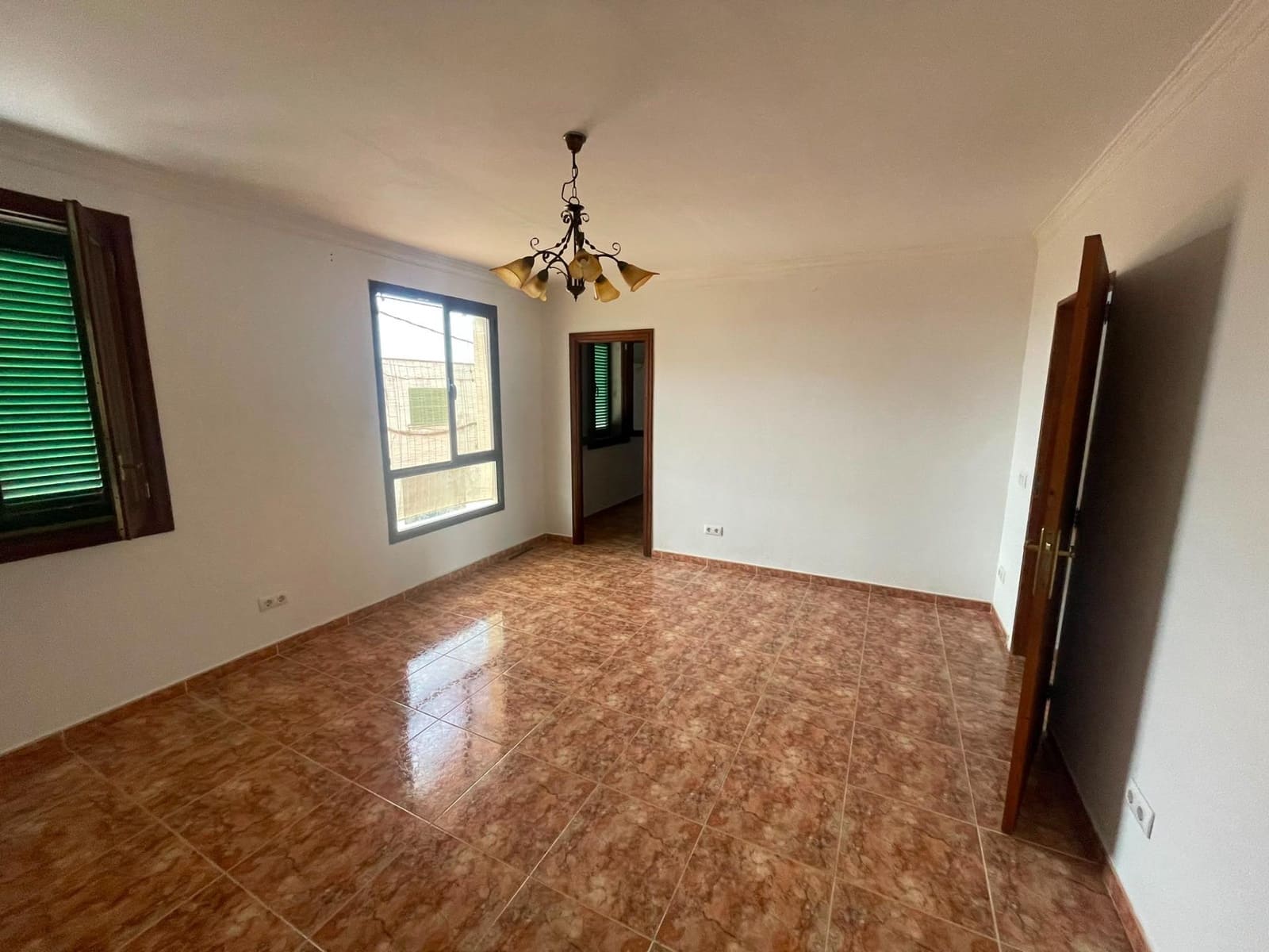 Appartement de 2 chambres à louer à Ses Salines - 1 300 € (Ref: 9836282)