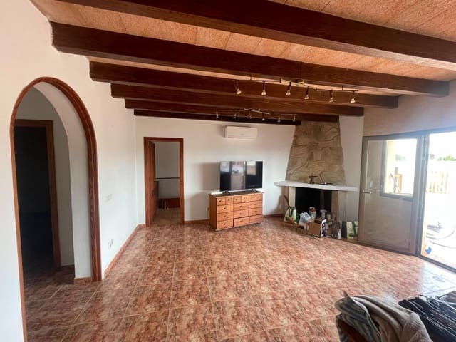 2 bedroom Flat for rent in Ses Salines - € 1,300 (Ref: 9836282)
