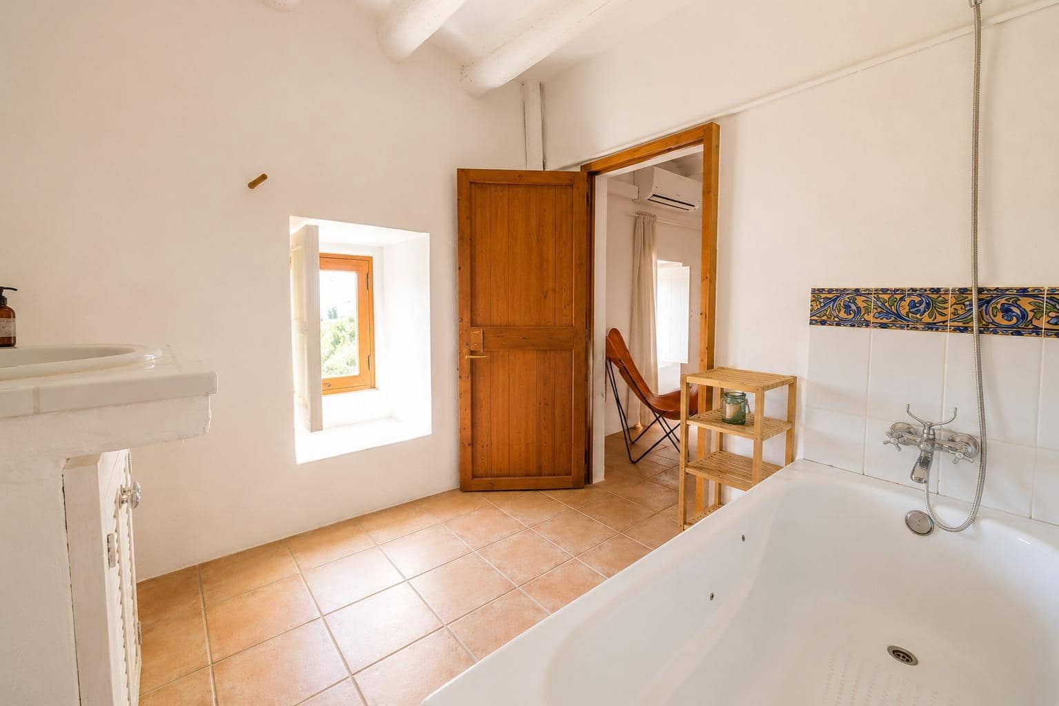 3 bedroom Townhouse for rent in Ses Salines - € 1,800 (Ref: 9857645)