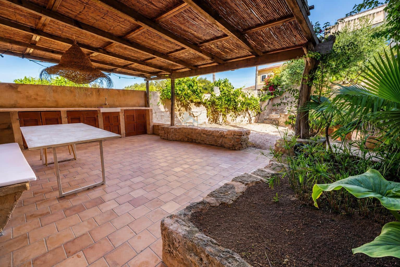 3 bedroom Townhouse for rent in Ses Salines - € 1,800 (Ref: 9857645)