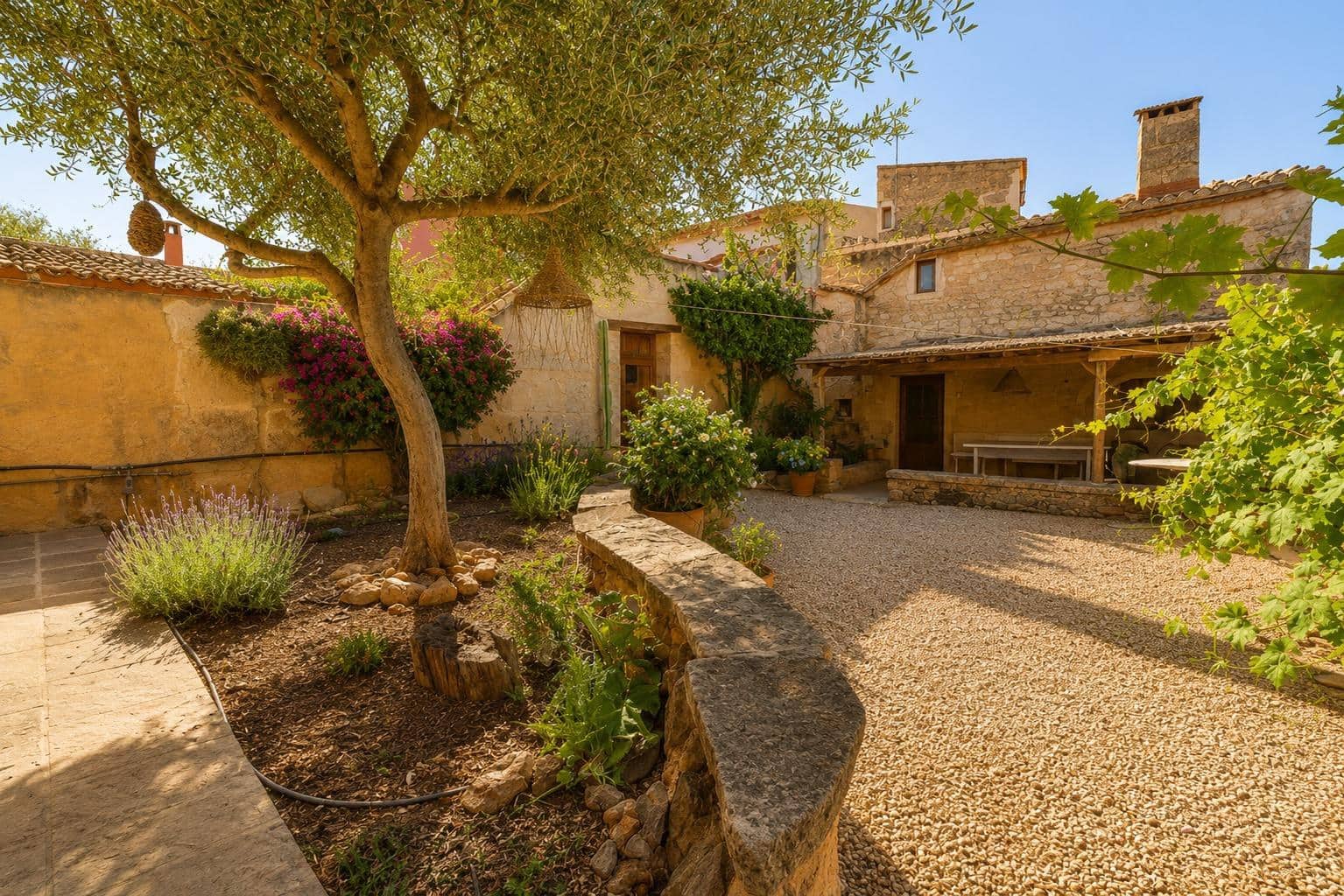 3 bedroom Townhouse for rent in Ses Salines - € 1,800 (Ref: 9857645)