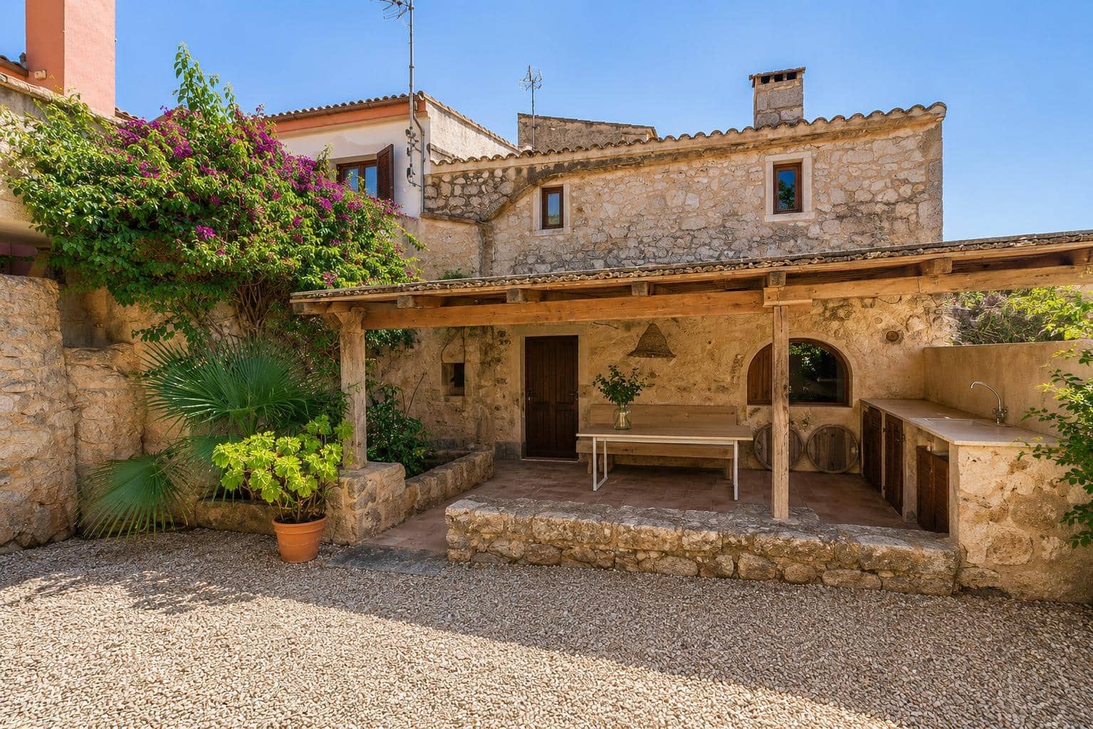 3 bedroom Townhouse for rent in Ses Salines - € 1,800 (Ref: 9857645)