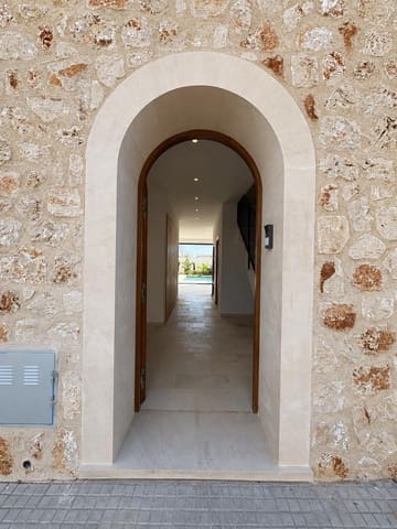3 slaapkamer Rijtjeshuis te koop in Ses Salines met zwembad garage - € 1.385.000 (Ref: 9927446)