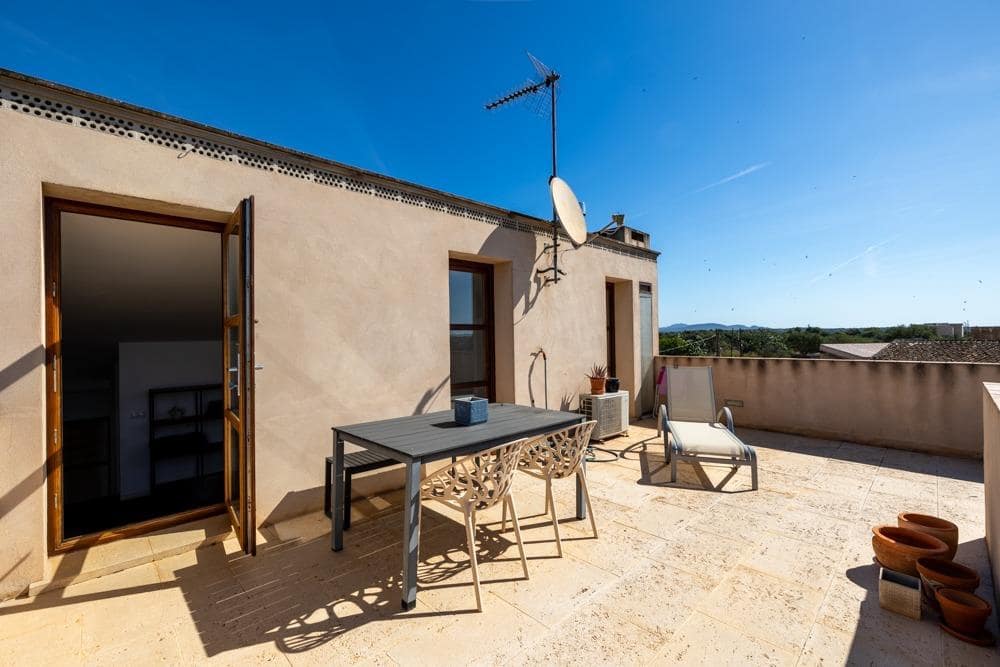 3 bedroom Penthouse for rent in Ses Salines - € 1,800 (Ref: 9934235)