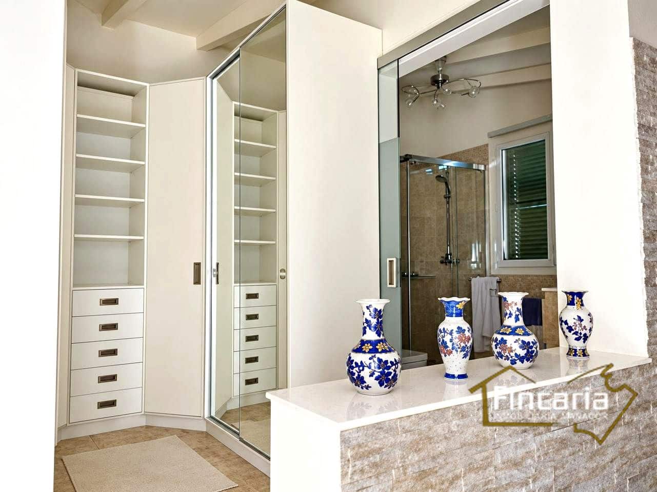 3 chambre Villa/Maison à vendre à Es Castell avec piscine garage - 955 000 € (Ref: 10174796)