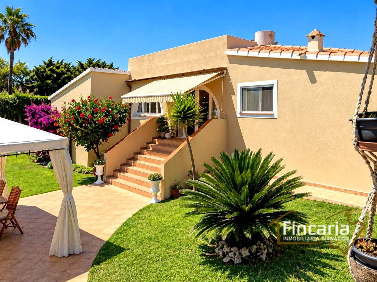 3 chambre Villa/Maison à vendre à Es Castell avec piscine garage - 955 000 € (Ref: 10174796)