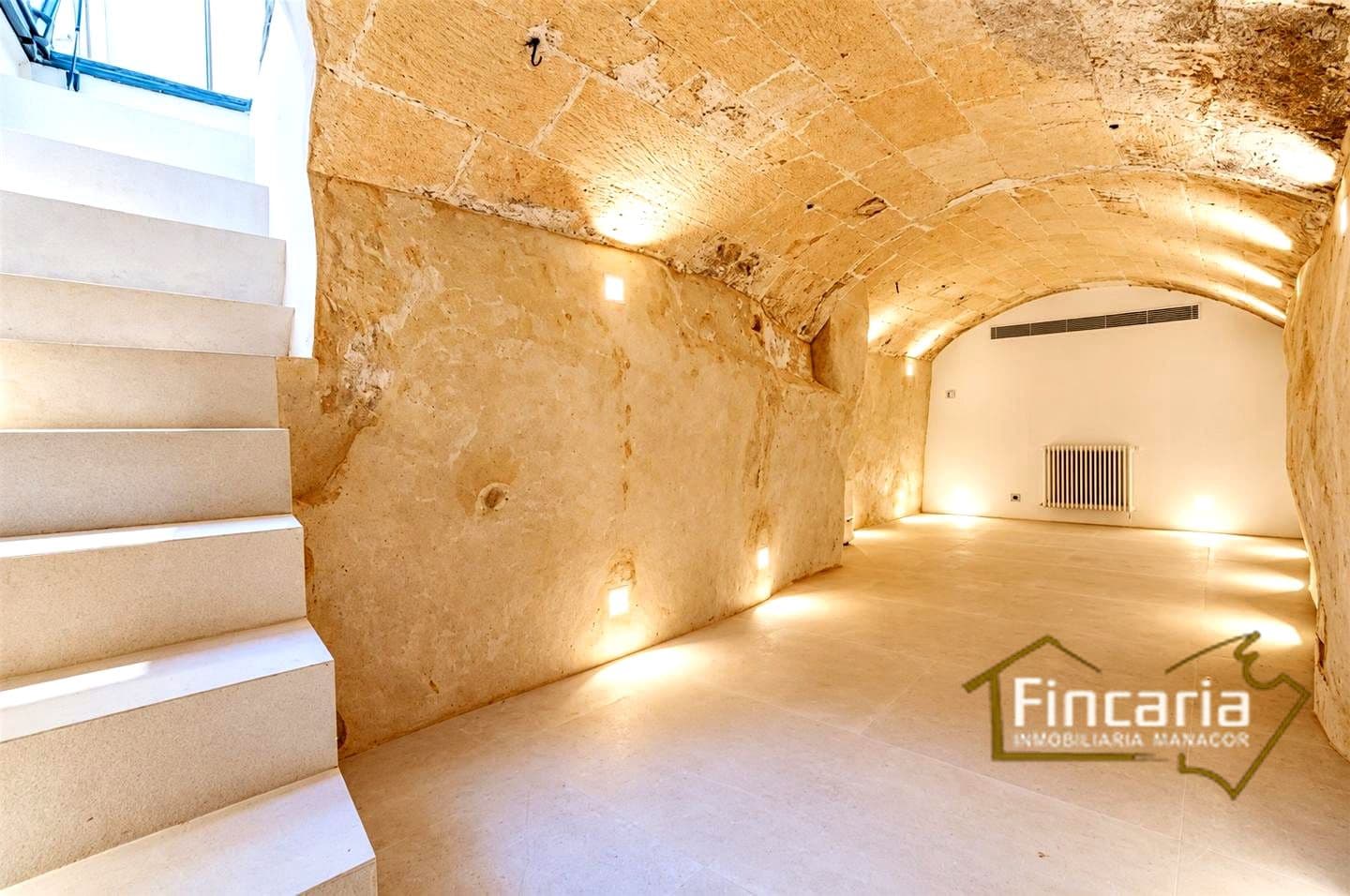 5 bedroom Villa for sale in Algaida with pool garage - € 1,190,000 (Ref: 10181888)