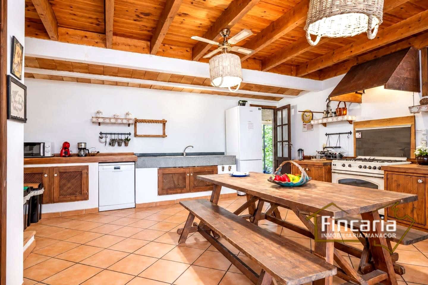 5 bedroom Finca/Country House for rent in Manacor with pool garage - € 5,000 (Ref: 10181889)