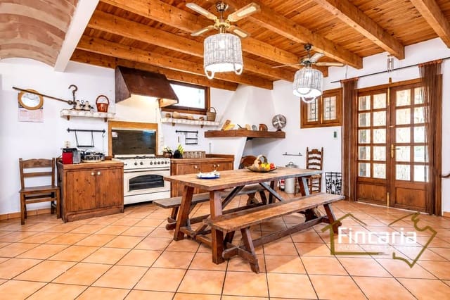 5 bedroom Finca/Country House for rent in Manacor with pool garage - € 5,000 (Ref: 10181889)