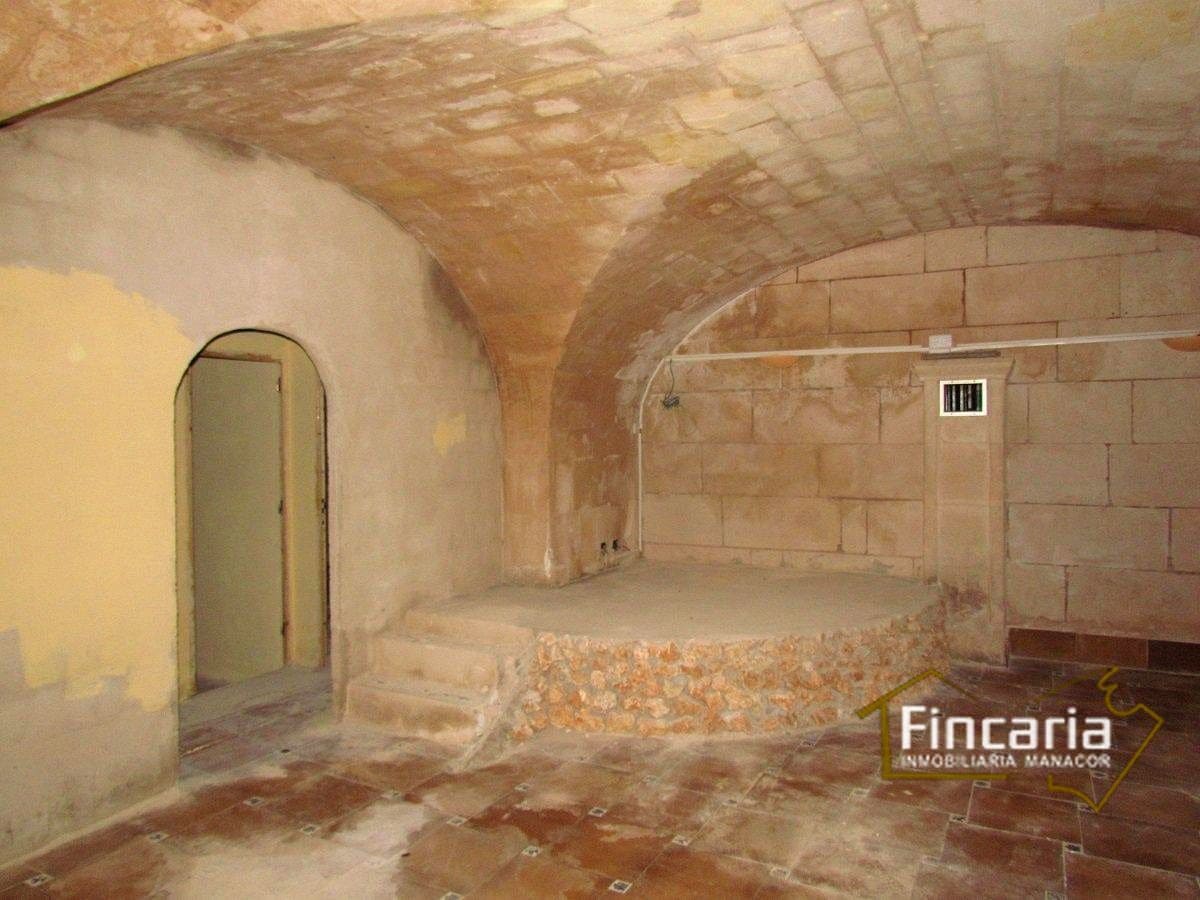 6 bedroom Business for sale in Cala d'Or - € 118,000 (Ref: 8993225)
