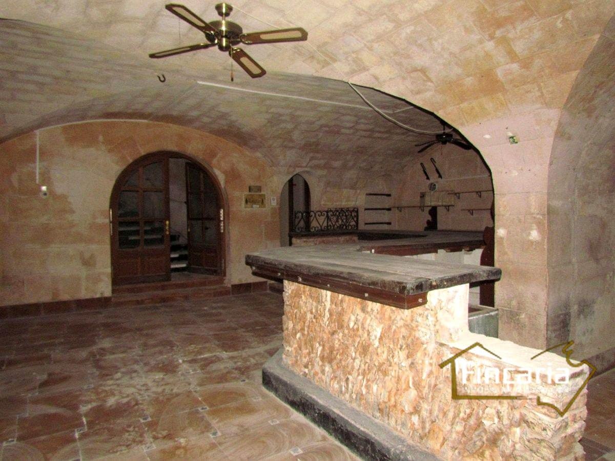 6 bedroom Business for sale in Cala d'Or - € 118,000 (Ref: 8993225)