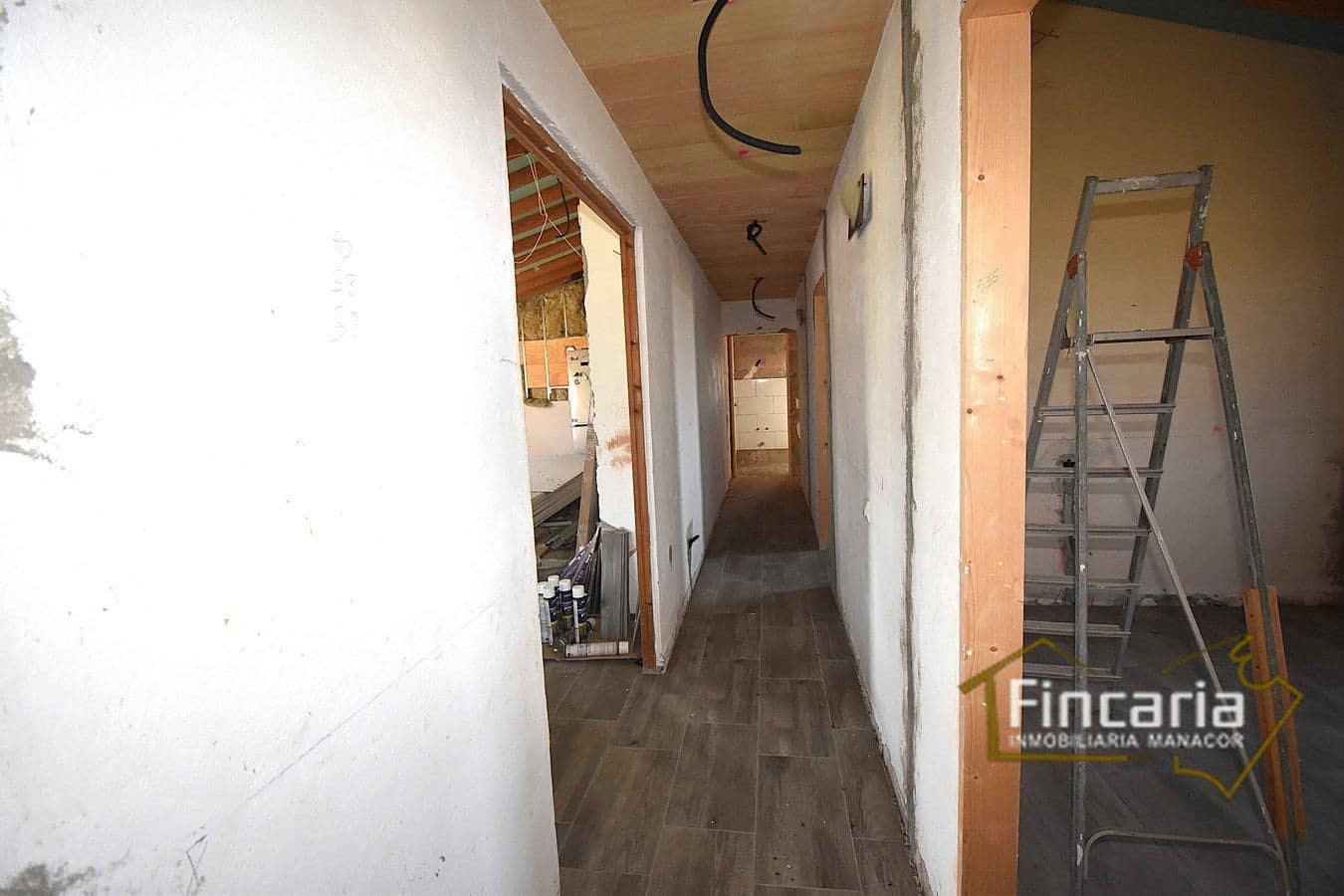 3 bedroom Finca/Country House for sale in Manacor - € 250,000 (Ref: 9448503)