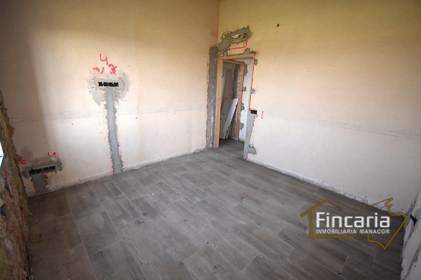 3 bedroom Finca/Country House for sale in Manacor - € 250,000 (Ref: 9448503)