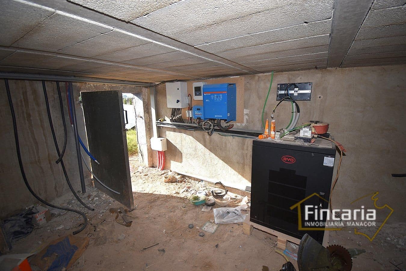 3 bedroom Finca/Country House for sale in Manacor - € 250,000 (Ref: 9448503)