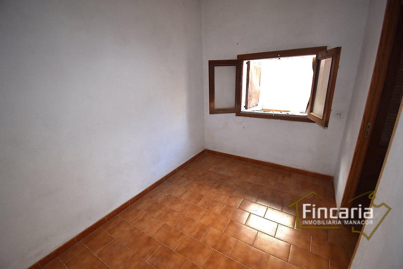 2 bedroom Villa for sale in S'Illot - € 289,000 (Ref: 9466133)