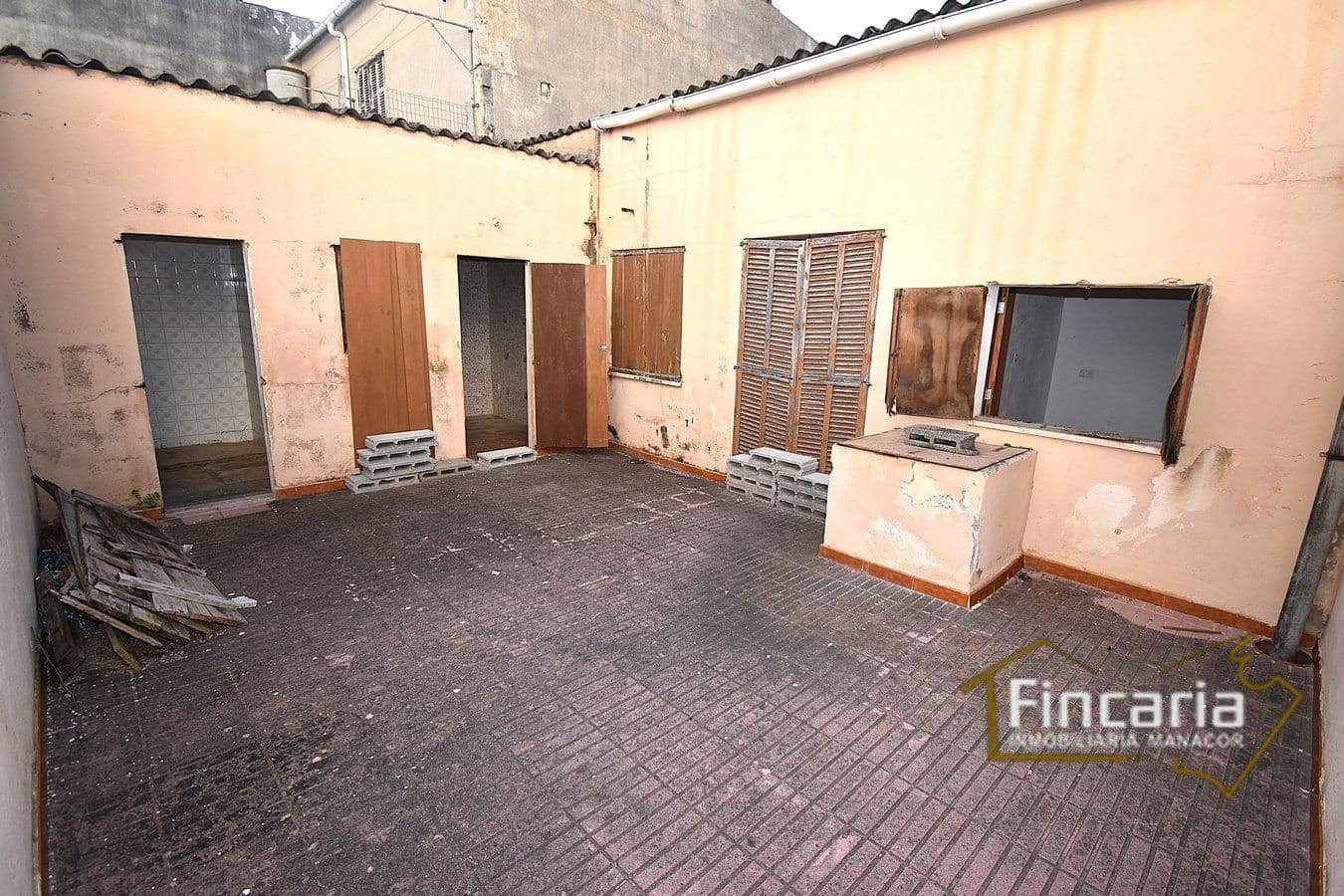 2 bedroom Villa for sale in S'Illot - € 289,000 (Ref: 9466133)