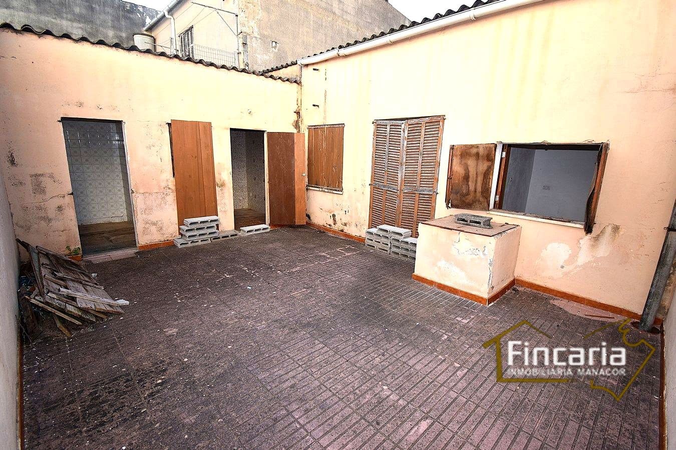 2 bedroom Villa for sale in S'Illot - € 259,000 (Ref: 9466133)