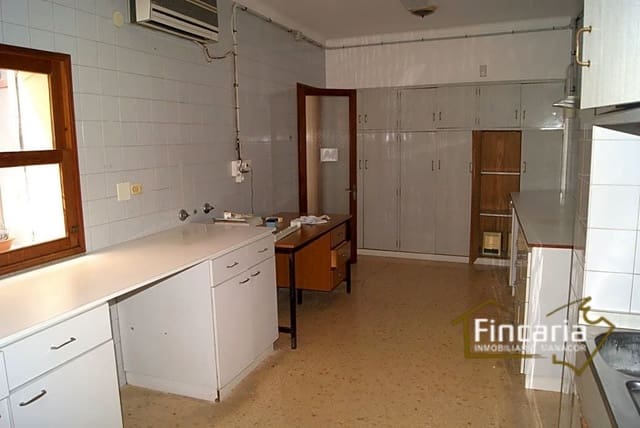 5 soveværelse Kontor til leje i Manacor - € 1.200 (Ref: 9566392)