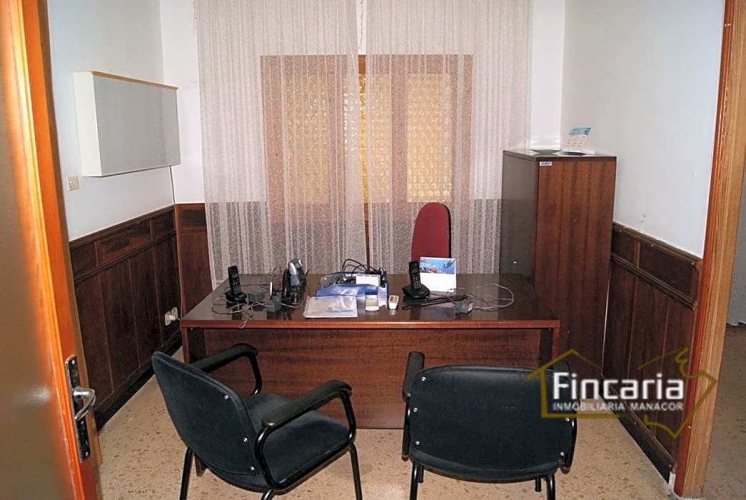 5 soveværelse Kontor til leje i Manacor - € 1.200 (Ref: 9566392)