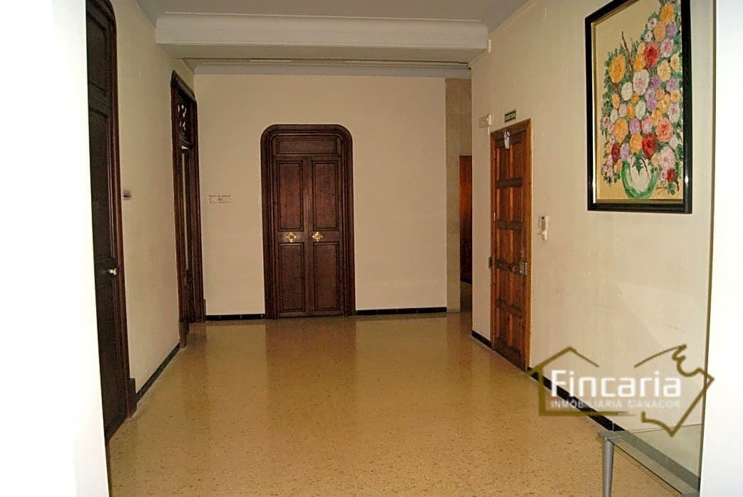 5 soveværelse Kontor til leje i Manacor - € 1.200 (Ref: 9566392)