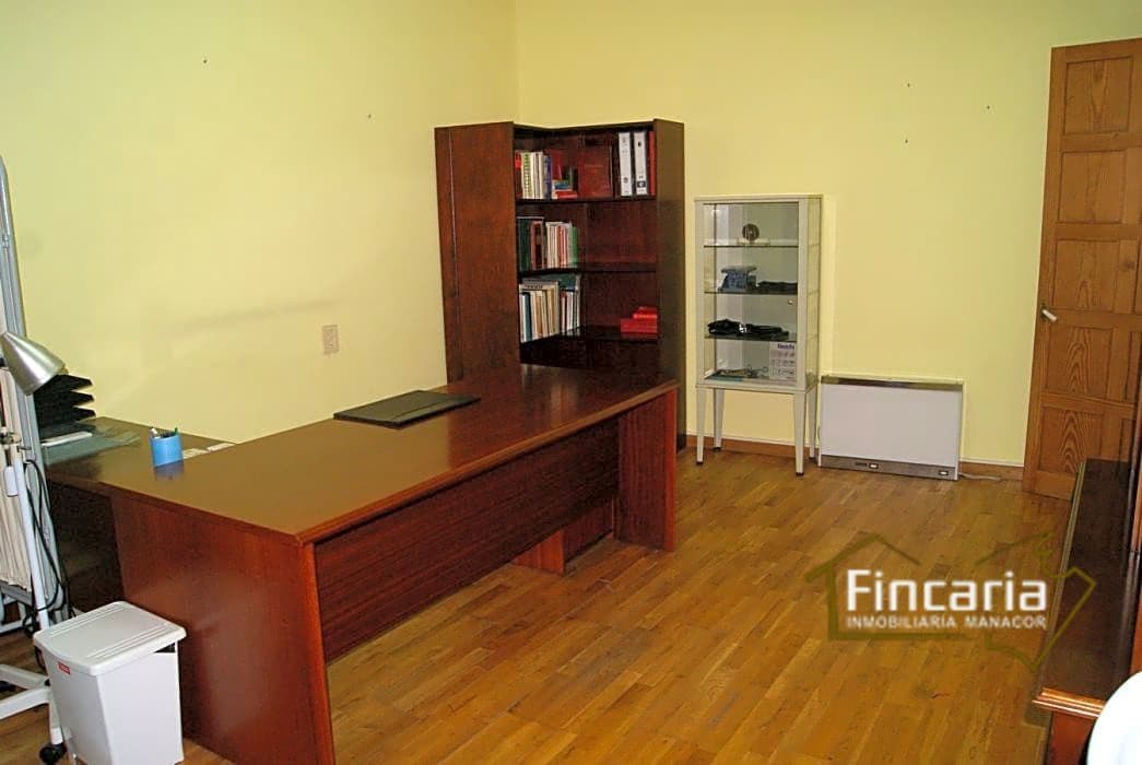 5 soveværelse Kontor til leje i Manacor - € 1.200 (Ref: 9566392)