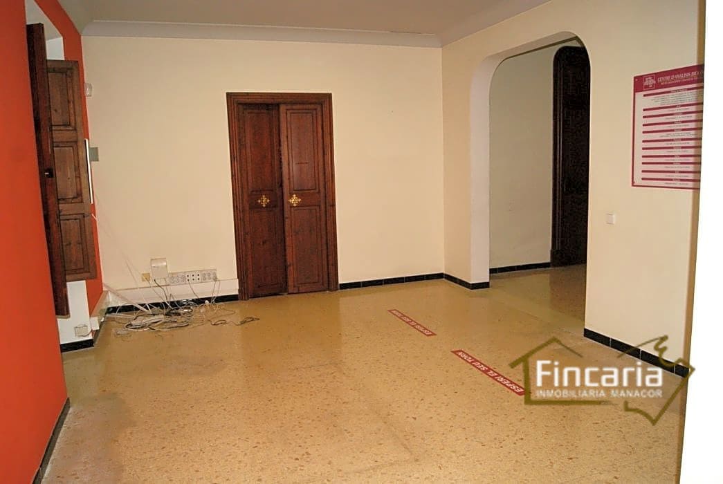 5 soveværelse Kontor til leje i Manacor - € 1.200 (Ref: 9566392)