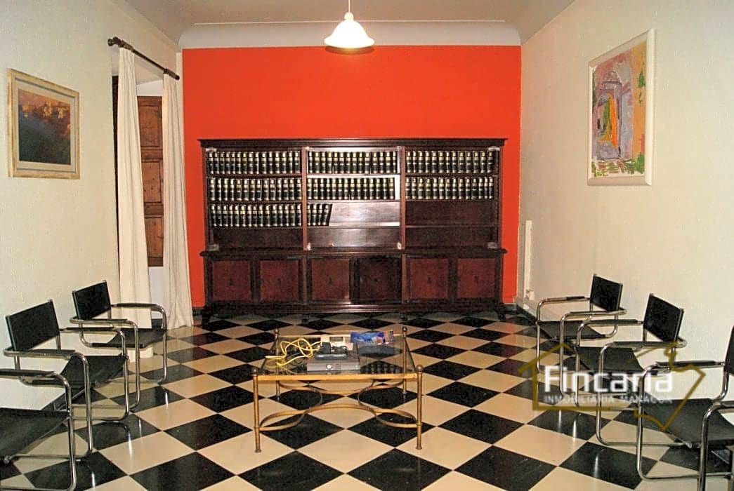 5 soveværelse Kontor til leje i Manacor - € 1.200 (Ref: 9566392)