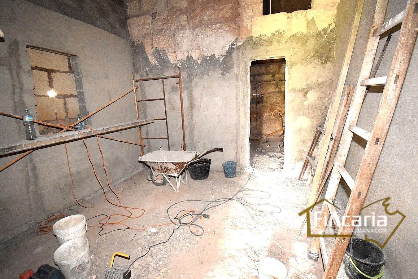 3 bedroom Finca/Country House for sale in Manacor - € 169,000 (Ref: 9737043)