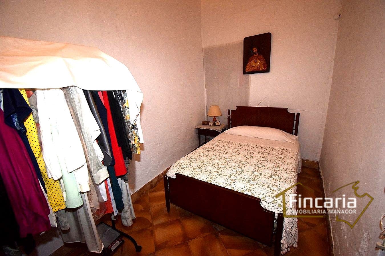 4 bedroom Villa for sale in Manacor with garage - € 450,000 (Ref: 9750962)