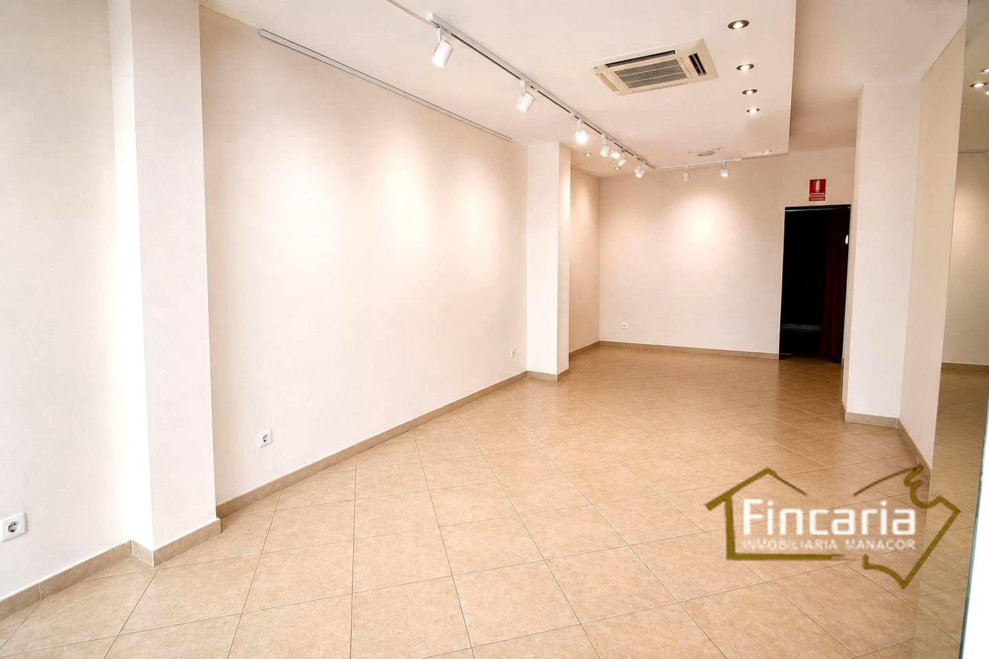 2 bedroom Business for rent in Portocristo / Port de Manacor - € 700 (Ref: 9911911)