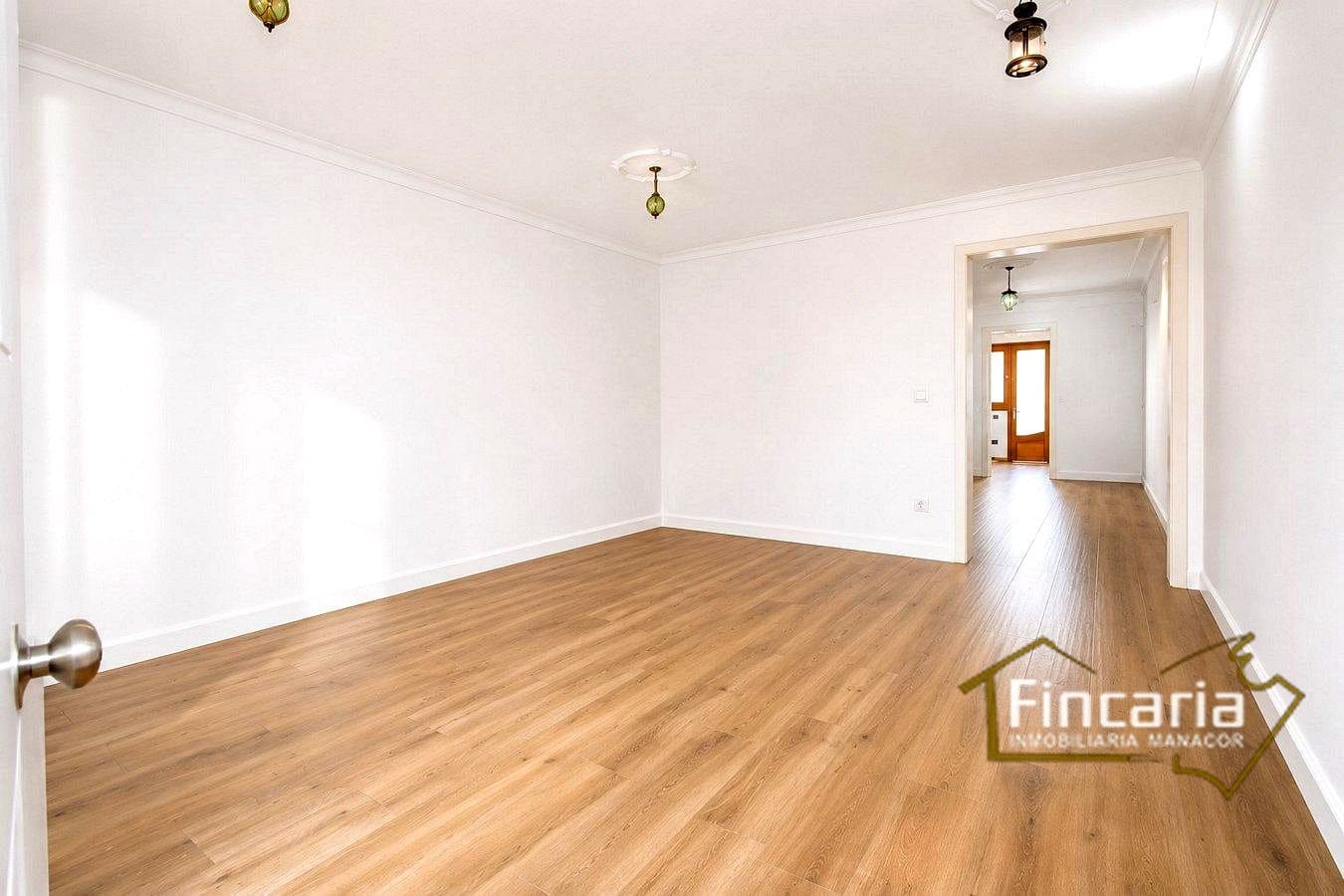 2 bedroom Villa for sale in Manacor with garage - € 315,000 (Ref: 9937184)