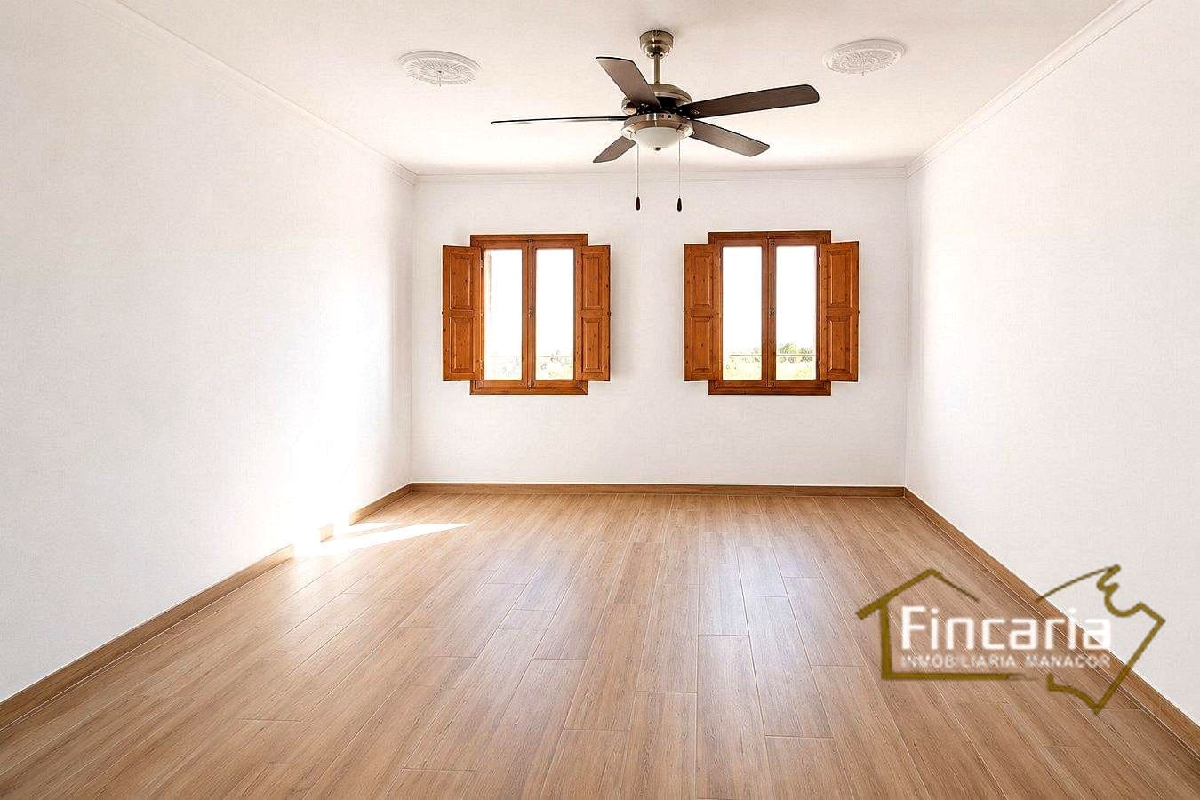 2 bedroom Villa for sale in Manacor with garage - € 315,000 (Ref: 9937184)