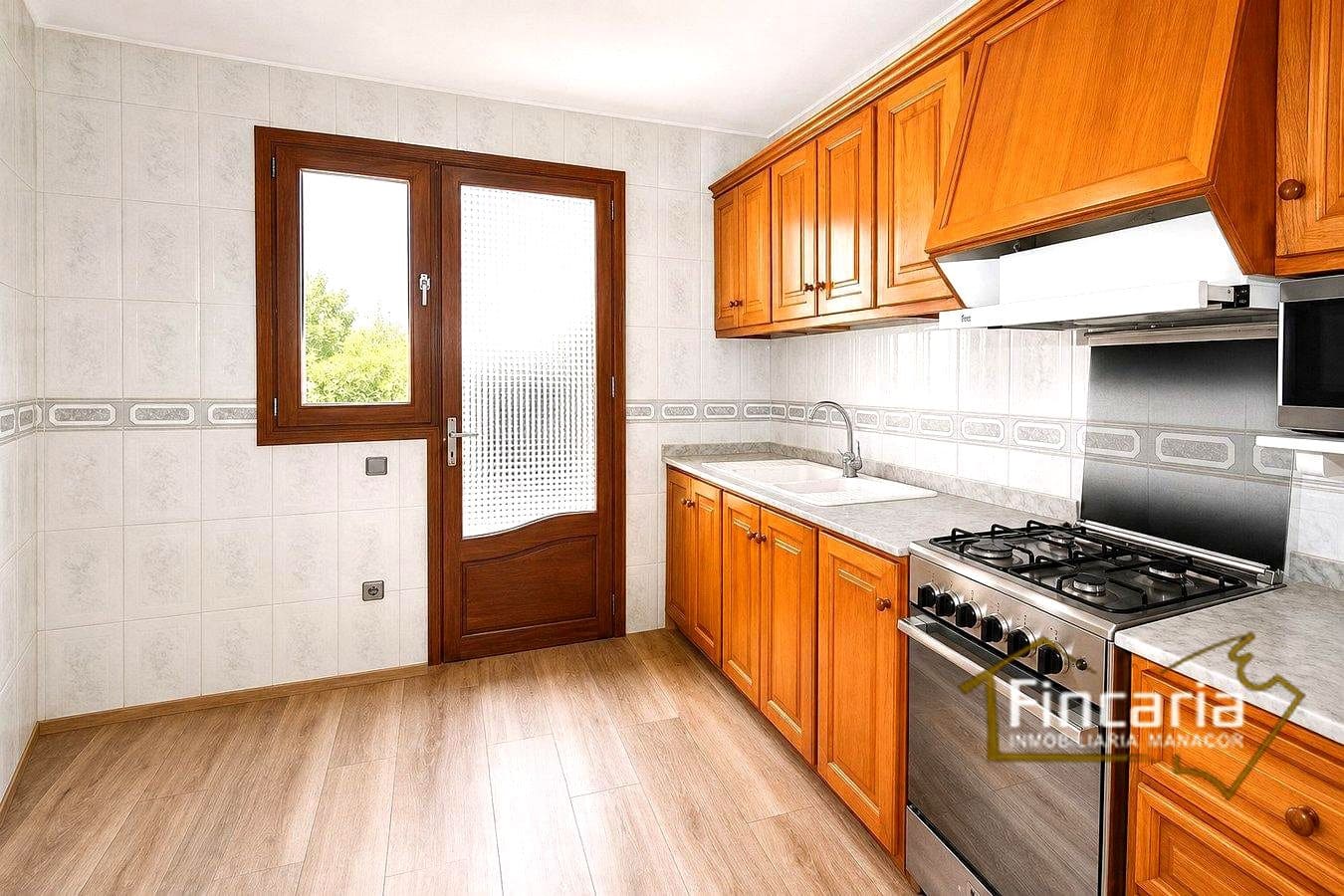 2 bedroom Villa for sale in Manacor with garage - € 315,000 (Ref: 9937184)