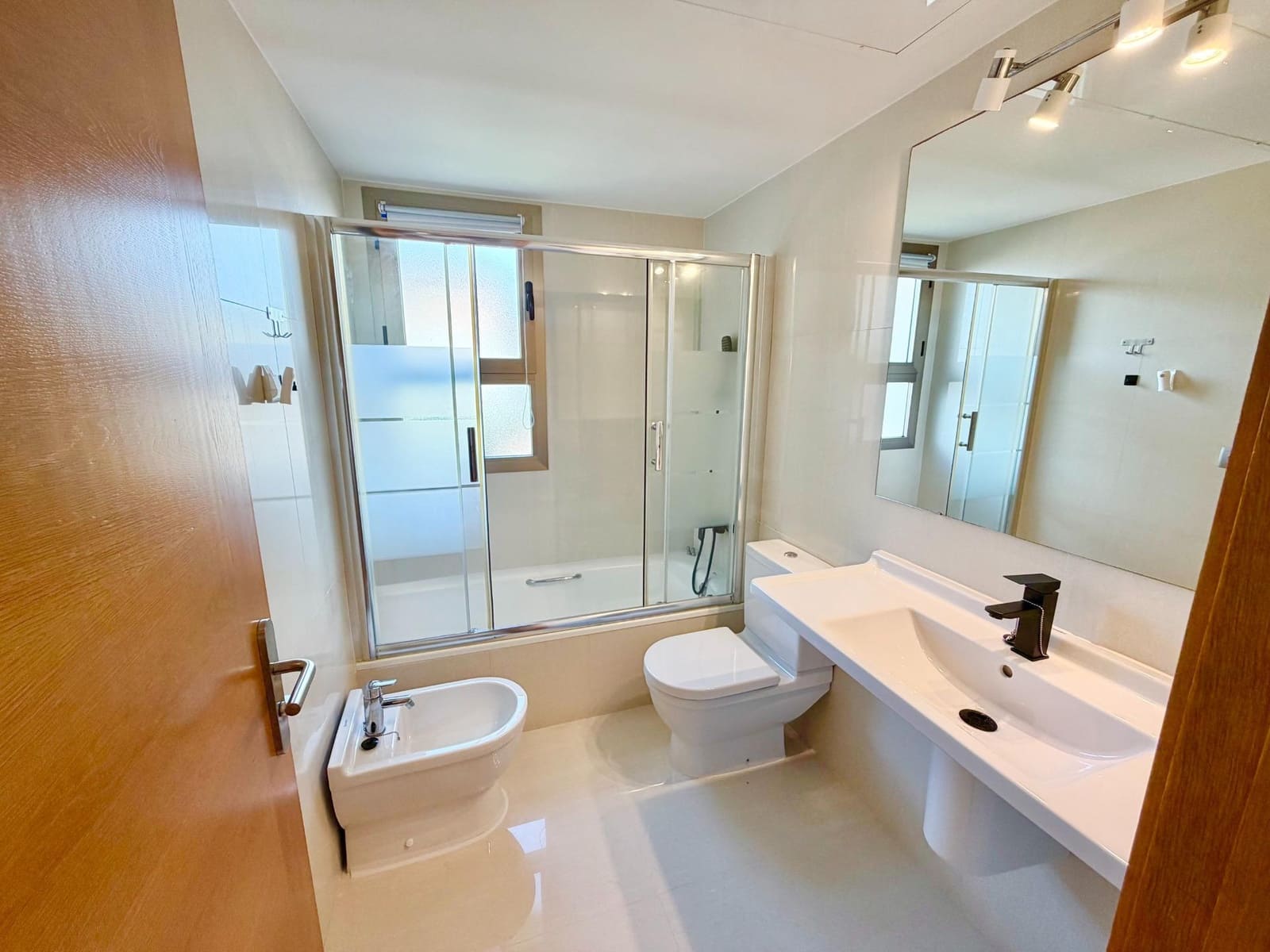 3 soverom Leilighet til leie i Palma de Mallorca med svømmebasseng garasje - € 2 000 (Ref: 10067945)