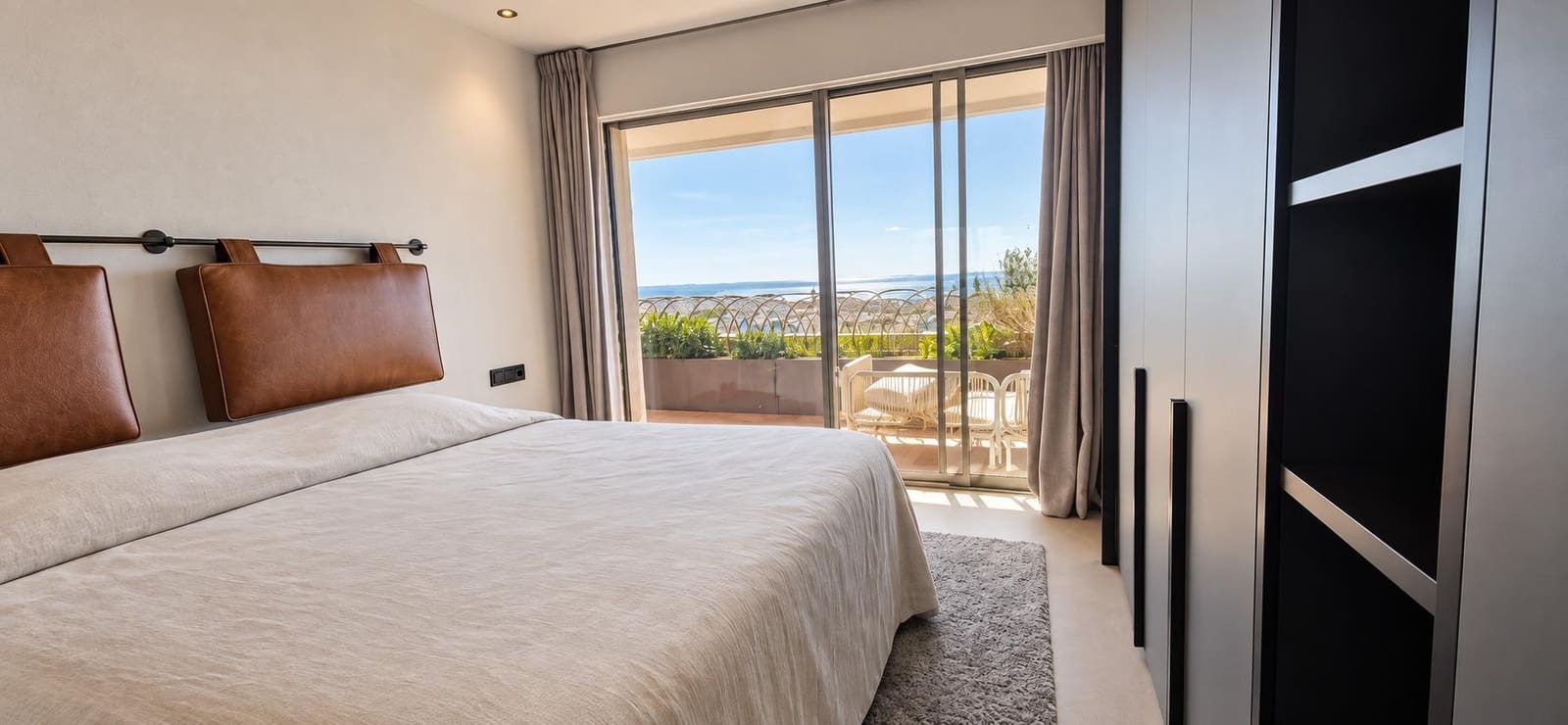 2 bedroom Flat for sale in Palma de Mallorca with garage - € 1,990,000 (Ref: 10067946)