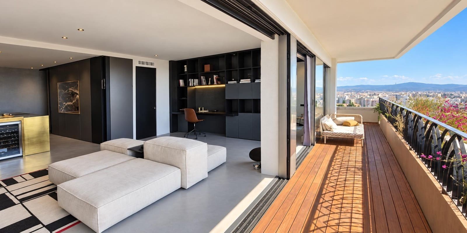 2 bedroom Flat for sale in Palma de Mallorca with garage - € 1,990,000 (Ref: 10067946)