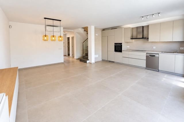 4 quarto Moradia Geminada para venda em Sa Cabaneta / La Cabaneta, Marratxí com piscina - 789 000 € (Ref: 10086161)