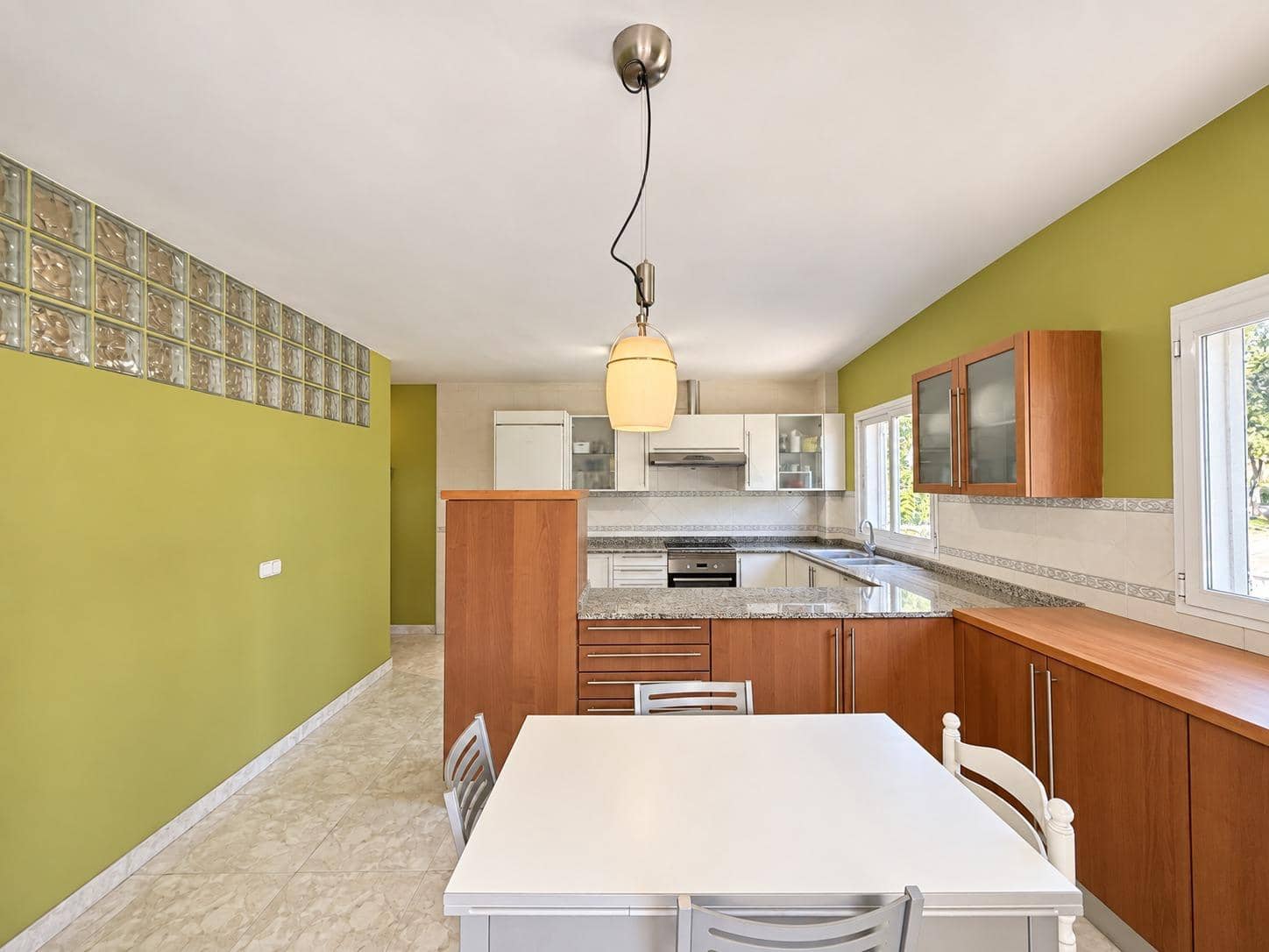 5 bedroom Villa for sale in Calvia with garage - € 1,550,000 (Ref: 10115880)